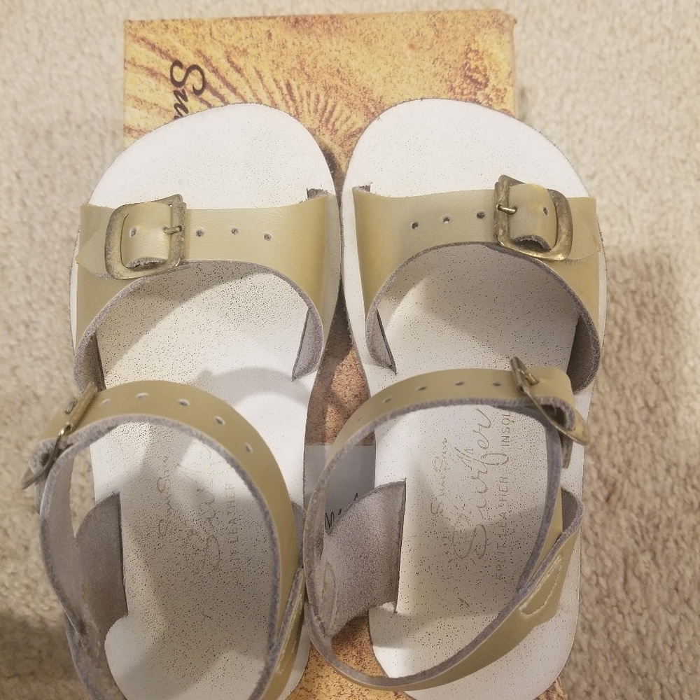girls size 9 gold sandals